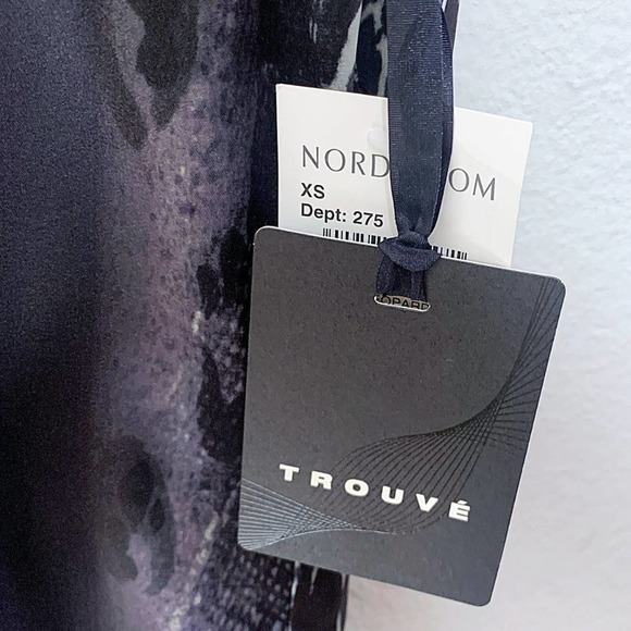 Trouvé Spliced Leopard Print Keyhole Woven Top - Picture 9 of 10